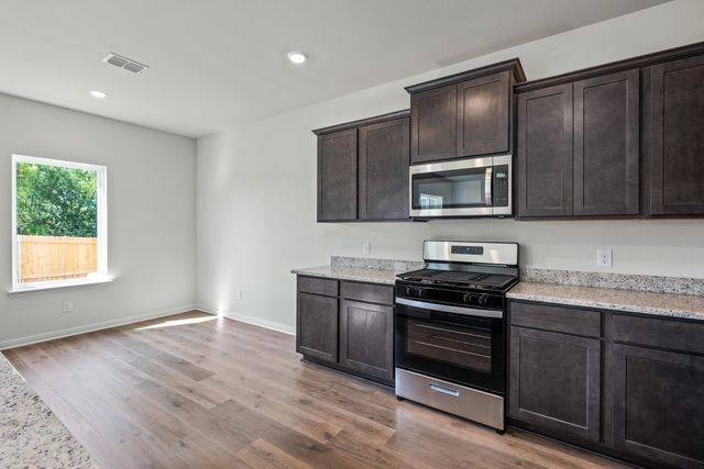 8433 White Wolf Trail, Ponder, TX 76259