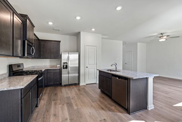 8433 White Wolf Trail, Ponder, TX 76259