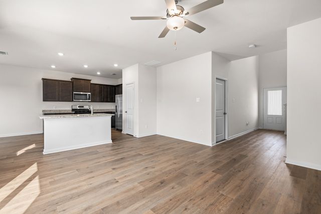 8433 White Wolf Trail, Ponder, TX 76259