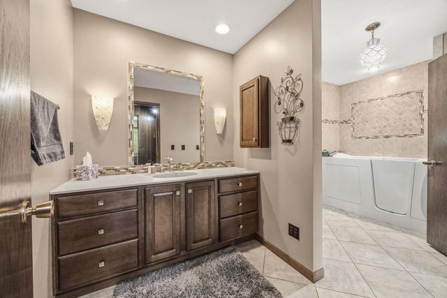 3304 N Crystal Springs Road, Janesville, WI 53545