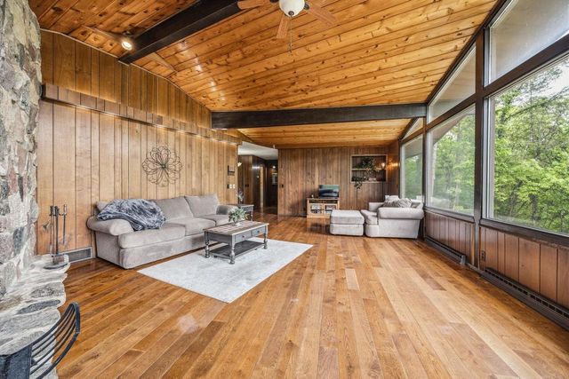 3304 N Crystal Springs Road, Janesville, WI 53545