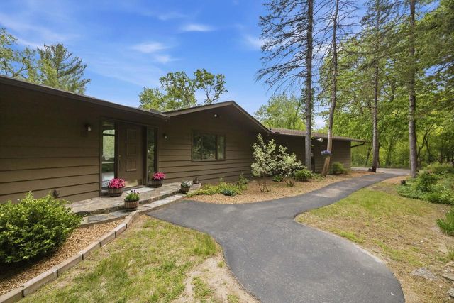 3304 N Crystal Springs Road, Janesville, WI 53545