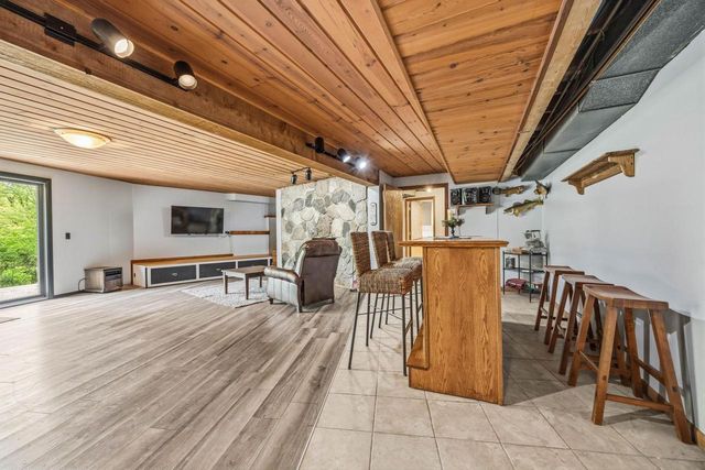 3304 N Crystal Springs Road, Janesville, WI 53545