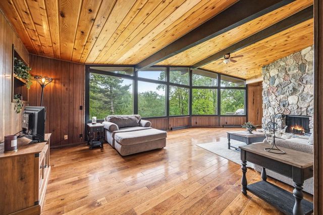 3304 N Crystal Springs Road, Janesville, WI 53545