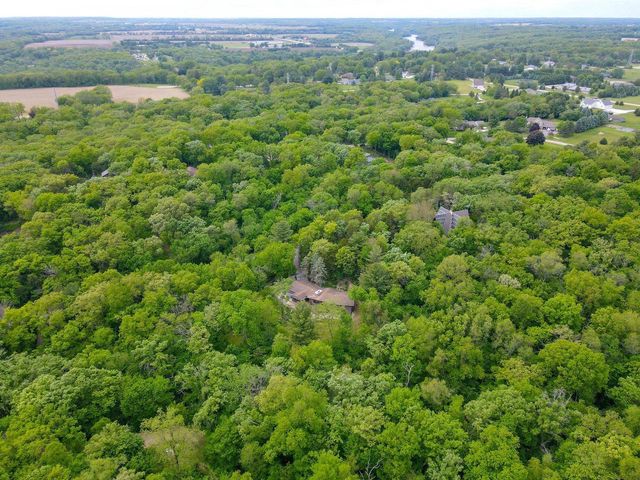 3304 N Crystal Springs Road, Janesville, WI 53545