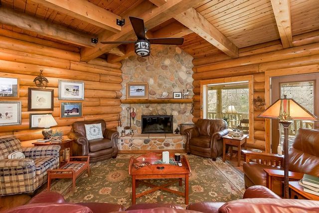14850 Oak Valley Drive, Gardner, KS 66030