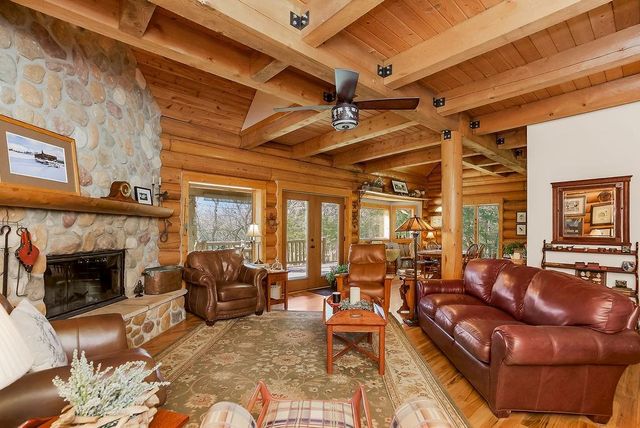 14850 Oak Valley Drive, Gardner, KS 66030