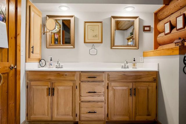 14850 Oak Valley Drive, Gardner, KS 66030