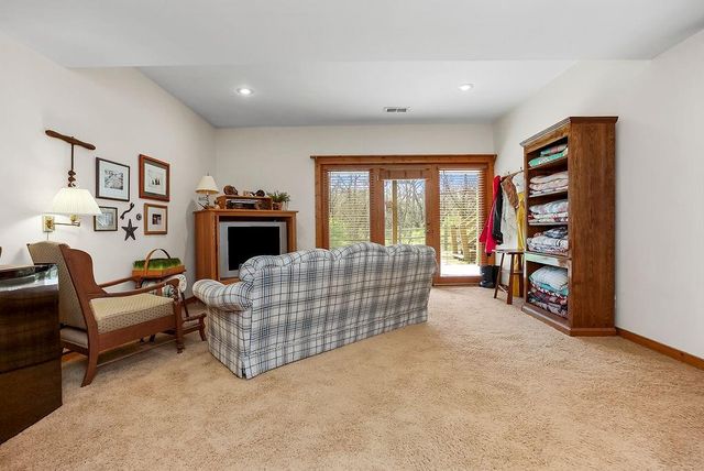 14850 Oak Valley Drive, Gardner, KS 66030