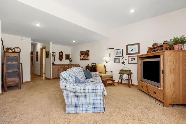 14850 Oak Valley Drive, Gardner, KS 66030