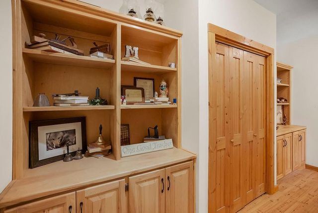 14850 Oak Valley Drive, Gardner, KS 66030