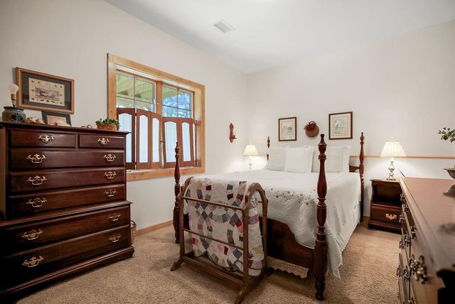 14850 Oak Valley Drive, Gardner, KS 66030