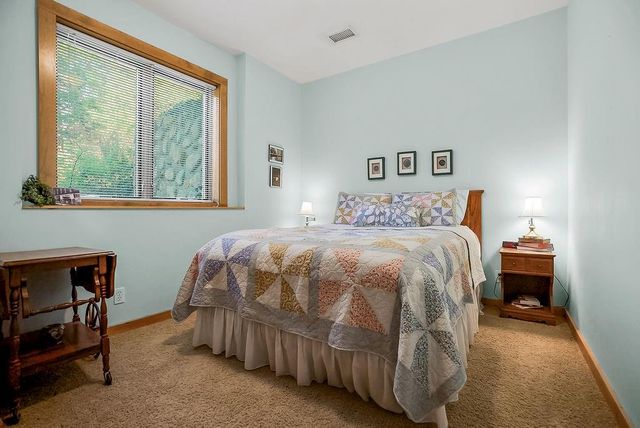 14850 Oak Valley Drive, Gardner, KS 66030