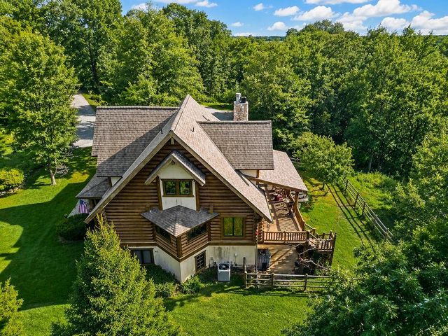 14850 Oak Valley Drive, Gardner, KS 66030