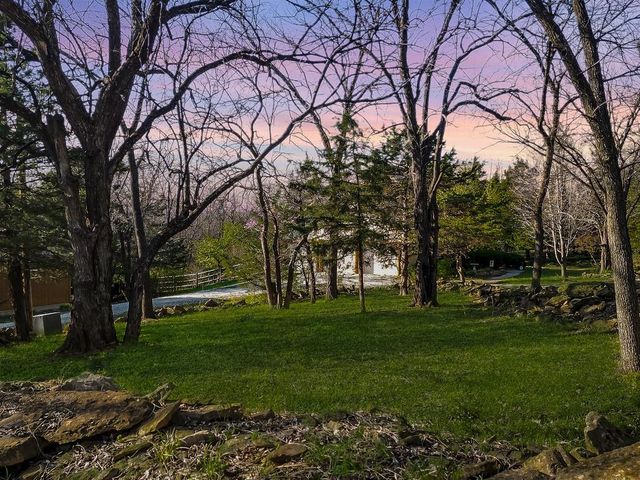 14850 Oak Valley Drive, Gardner, KS 66030
