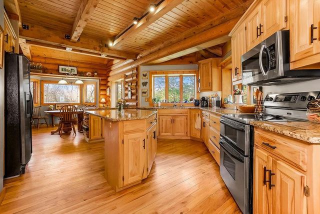 14850 Oak Valley Drive, Gardner, KS 66030