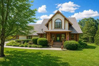 14850 Oak Valley Drive, Gardner, KS 66030