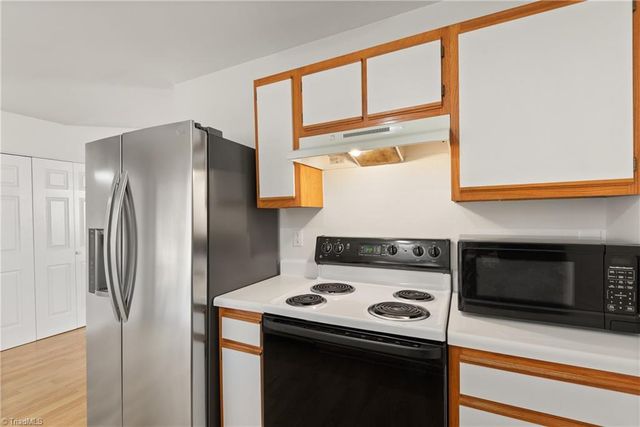 2635 Stratford Lake Road, Winston-salem, NC 27103