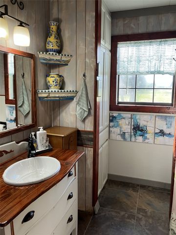 2454 Rs County Road 1402, Point, TX 75472