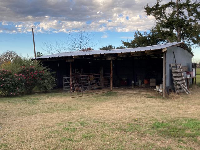 2454 Rs County Road 1402, Point, TX 75472