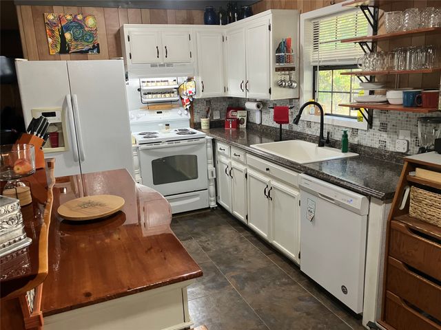 2454 Rs County Road 1402, Point, TX 75472