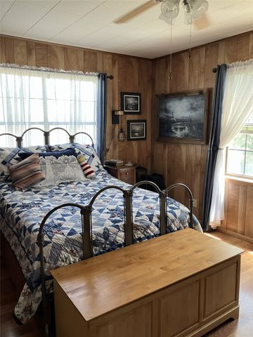 2454 Rs County Road 1402, Point, TX 75472