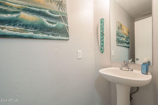 3339 E TONOPAH Drive, Phoenix, AZ 85050