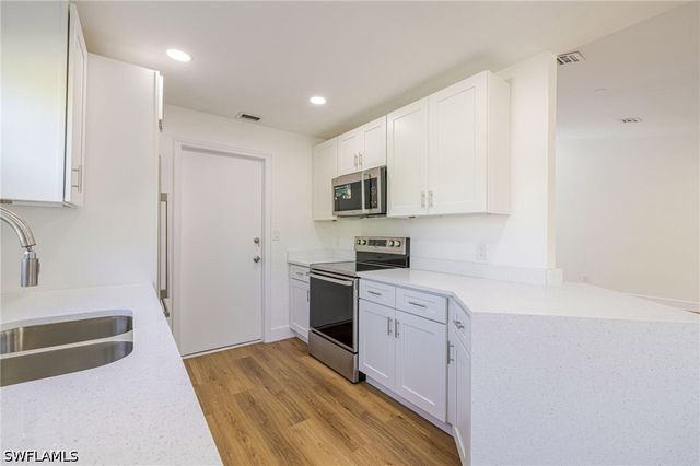 1337 N Alhambra CIR, Naples, FL 34103