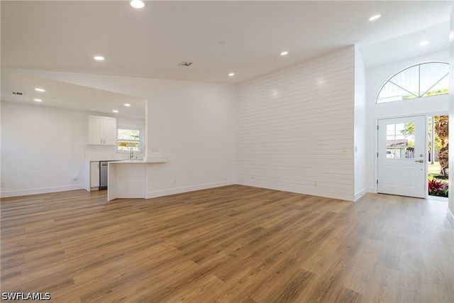 1337 N Alhambra CIR, Naples, FL 34103