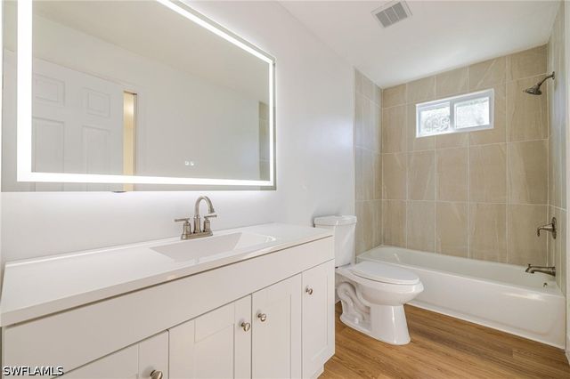 1337 N Alhambra CIR, Naples, FL 34103