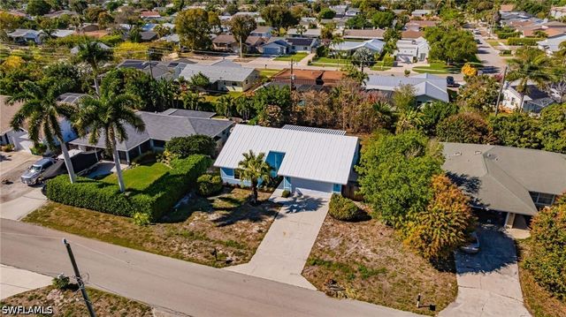 1337 N Alhambra CIR, Naples, FL 34103