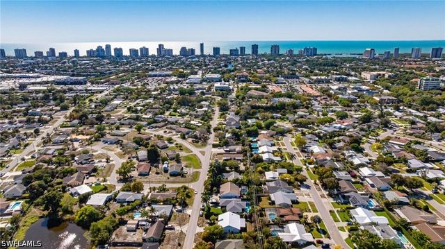 1337 N Alhambra CIR, Naples, FL 34103