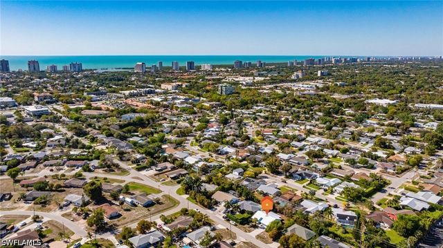 1337 N Alhambra CIR, Naples, FL 34103