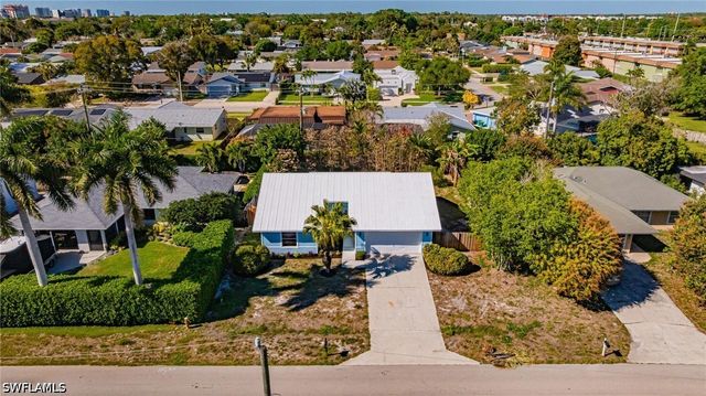 1337 N Alhambra CIR, Naples, FL 34103