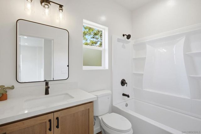 707 Lingel Dr, El Cajon, CA 92019