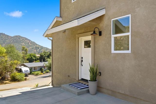 707 Lingel Dr, El Cajon, CA 92019