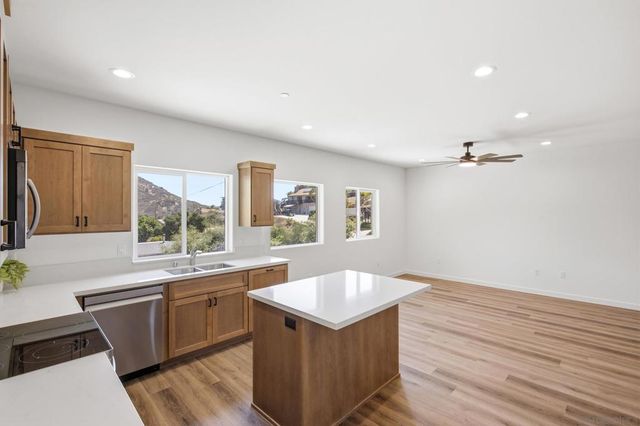 707 Lingel Dr, El Cajon, CA 92019