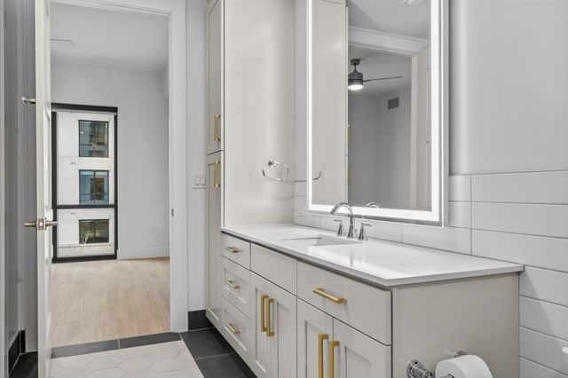 930 Commerce St Apt 508, Nashville, TN 37203