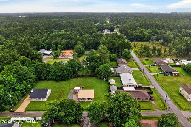1002 Washington Street, Waveland, MS 39576