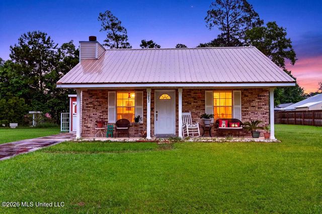 1002 Washington Street, Waveland, MS 39576