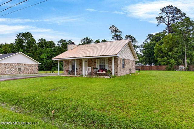1002 Washington Street, Waveland, MS 39576