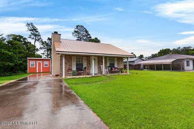 1002 Washington Street, Waveland, MS 39576