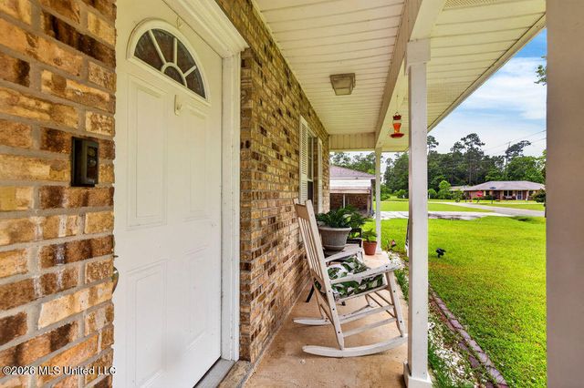 1002 Washington Street, Waveland, MS 39576