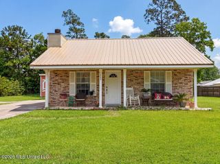 1002 Washington Street, Waveland, MS 39576