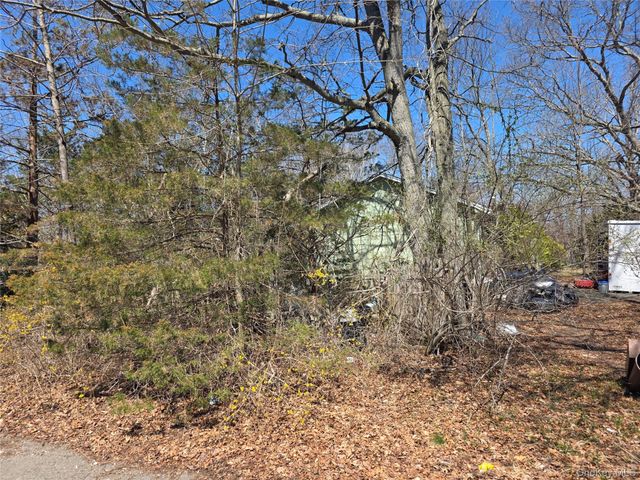 42 Hanrahan Avenue, Farmingville, NY 11738