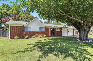 324 Jasmine Court, Burleson, TX 76028