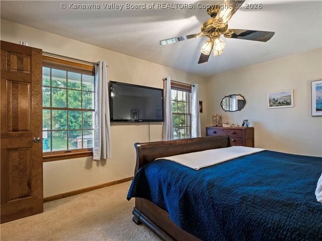 71 Shannon Drive, Hurricane, WV 25526
