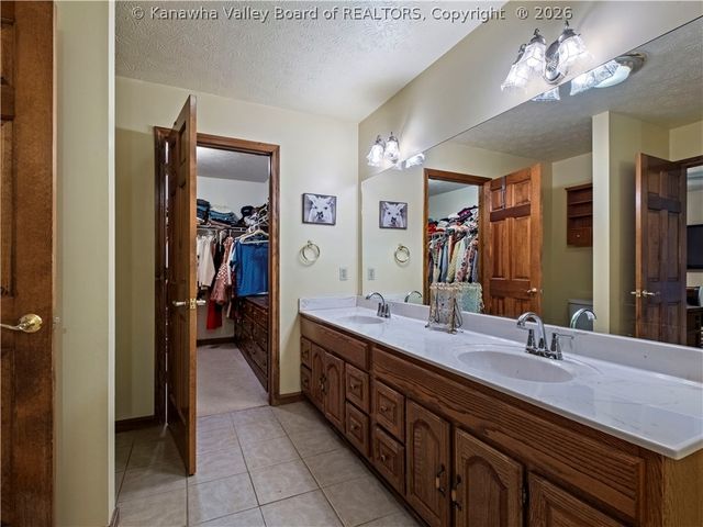71 Shannon Drive, Hurricane, WV 25526
