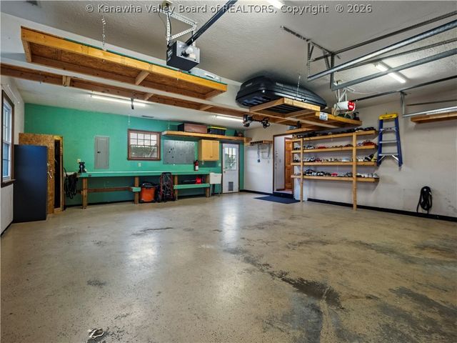 71 Shannon Drive, Hurricane, WV 25526