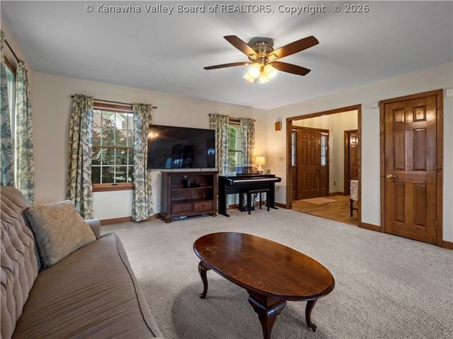 71 Shannon Drive, Hurricane, WV 25526